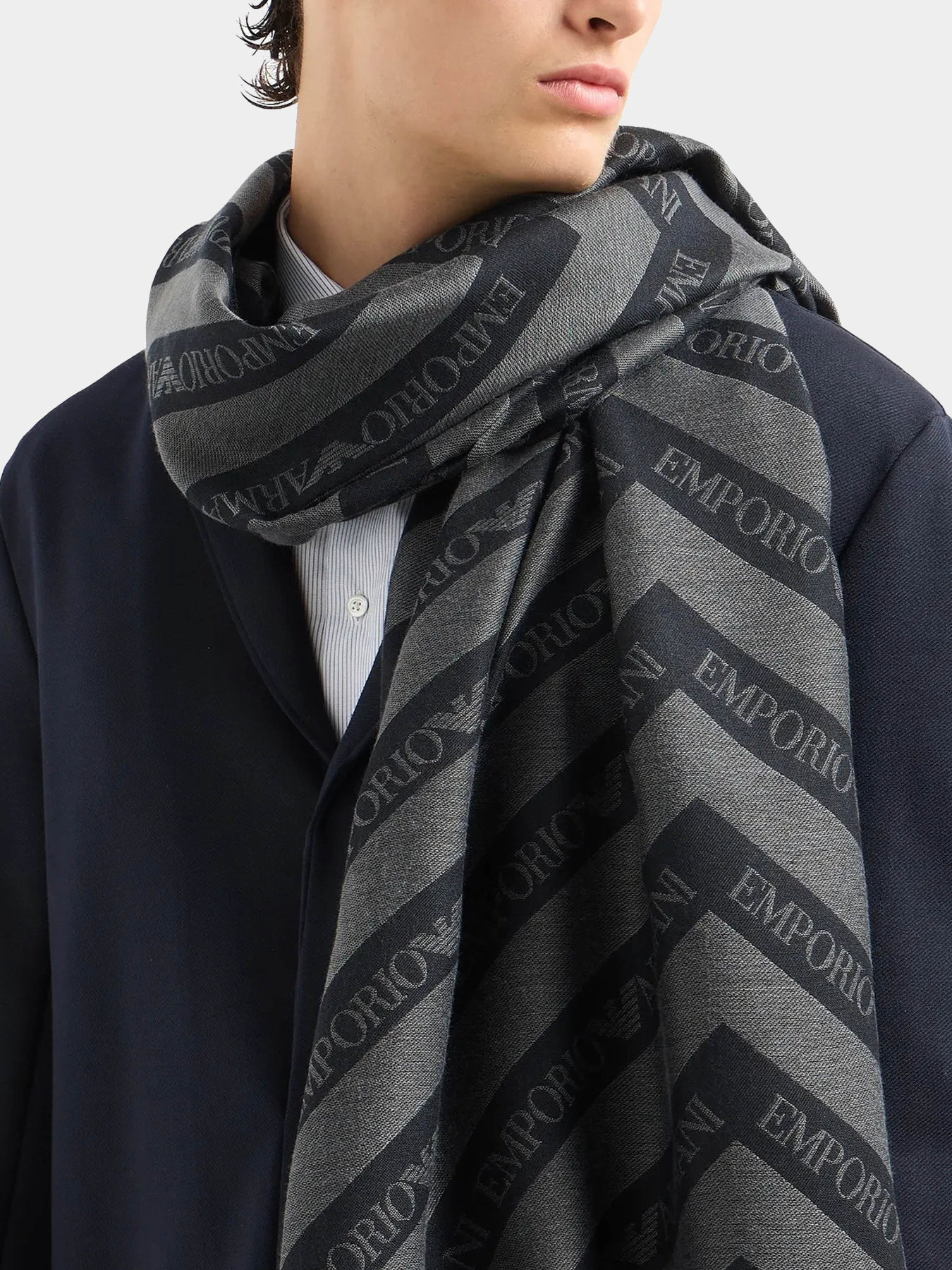 Шарфы и платки Emporio Armani модель 625255-4F380-00044 Фото
