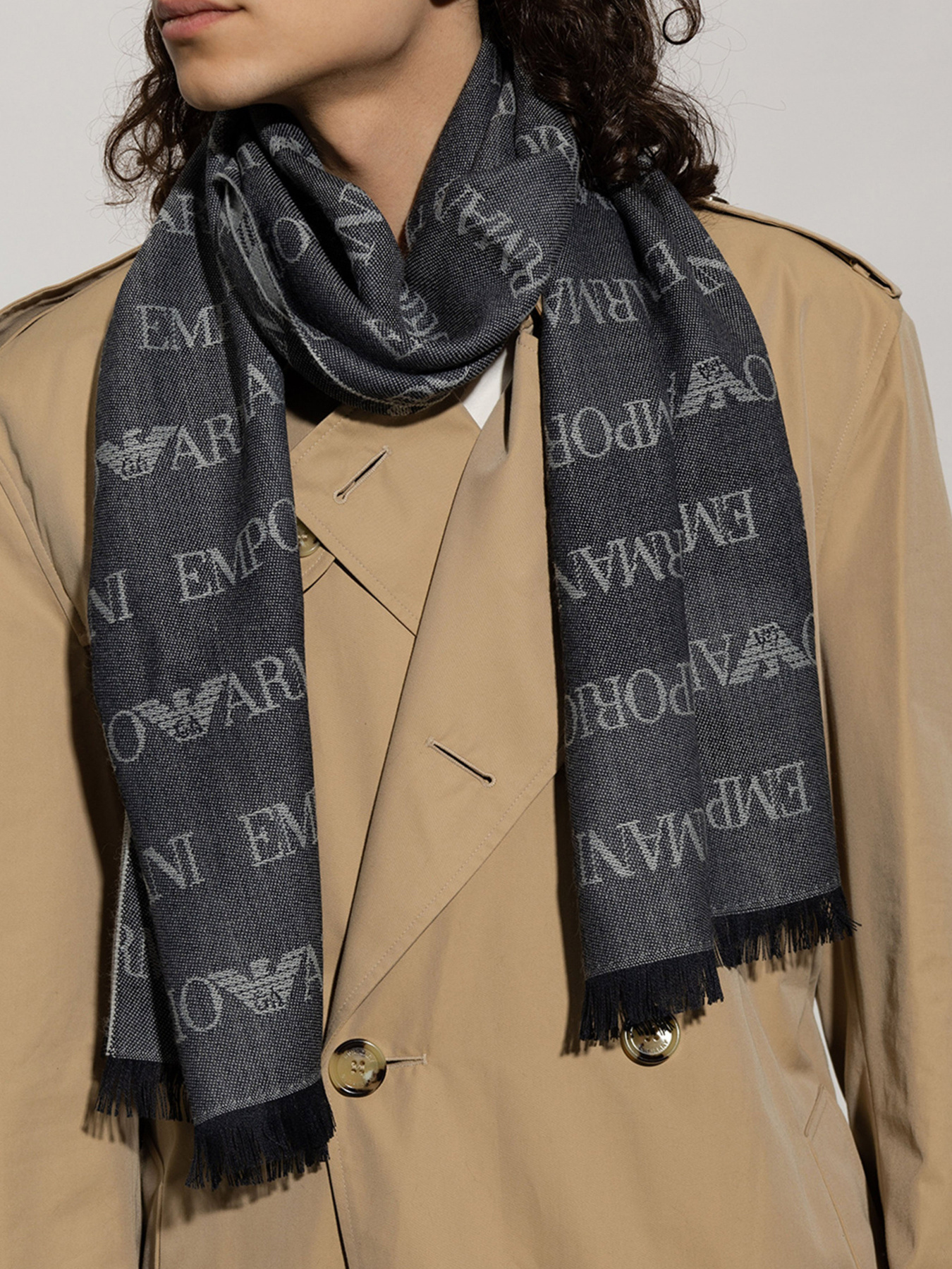Шарфы и платки Emporio Armani модель 625060-CC786-00635 Фото