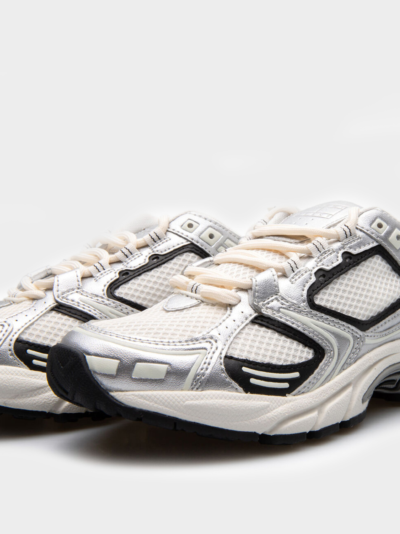 Кроссовки Tommy Hilfiger модель EN0EN02680-PE6 Фото