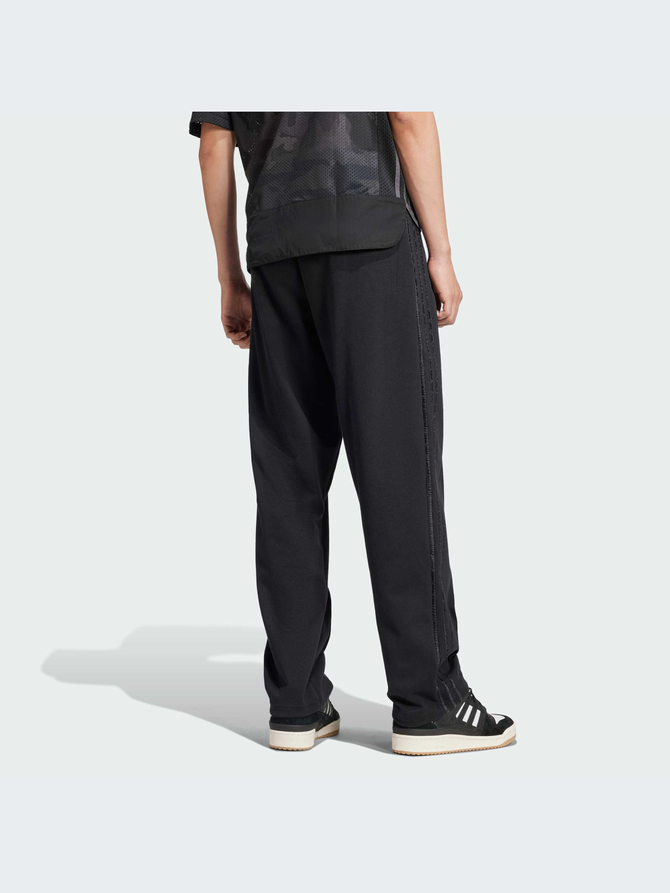 Брюки Adidas Graphics модель IZ2539-KZ Фото