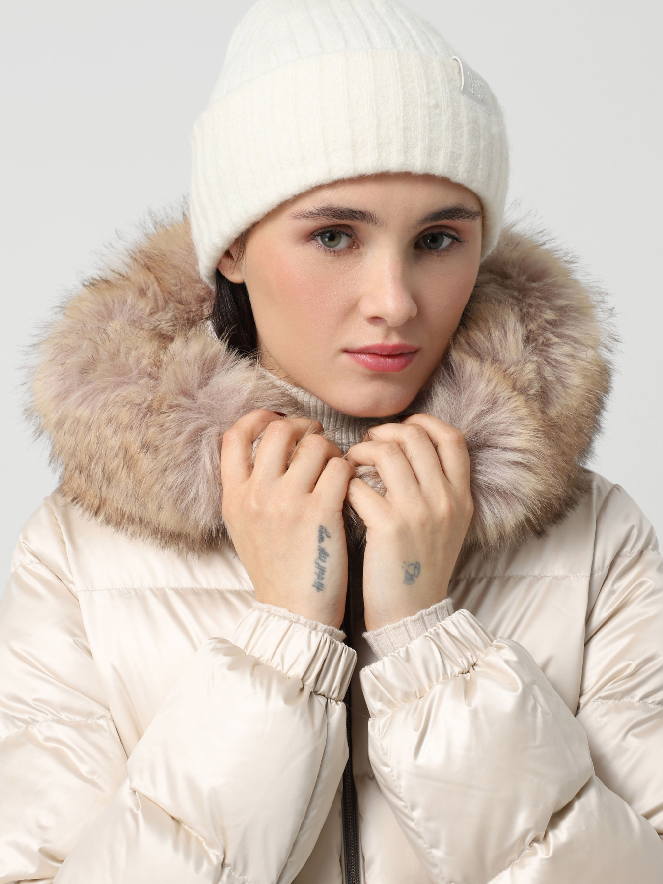 Куртки и дубленки Geox модель W4628H-T2843-F1723 Фото