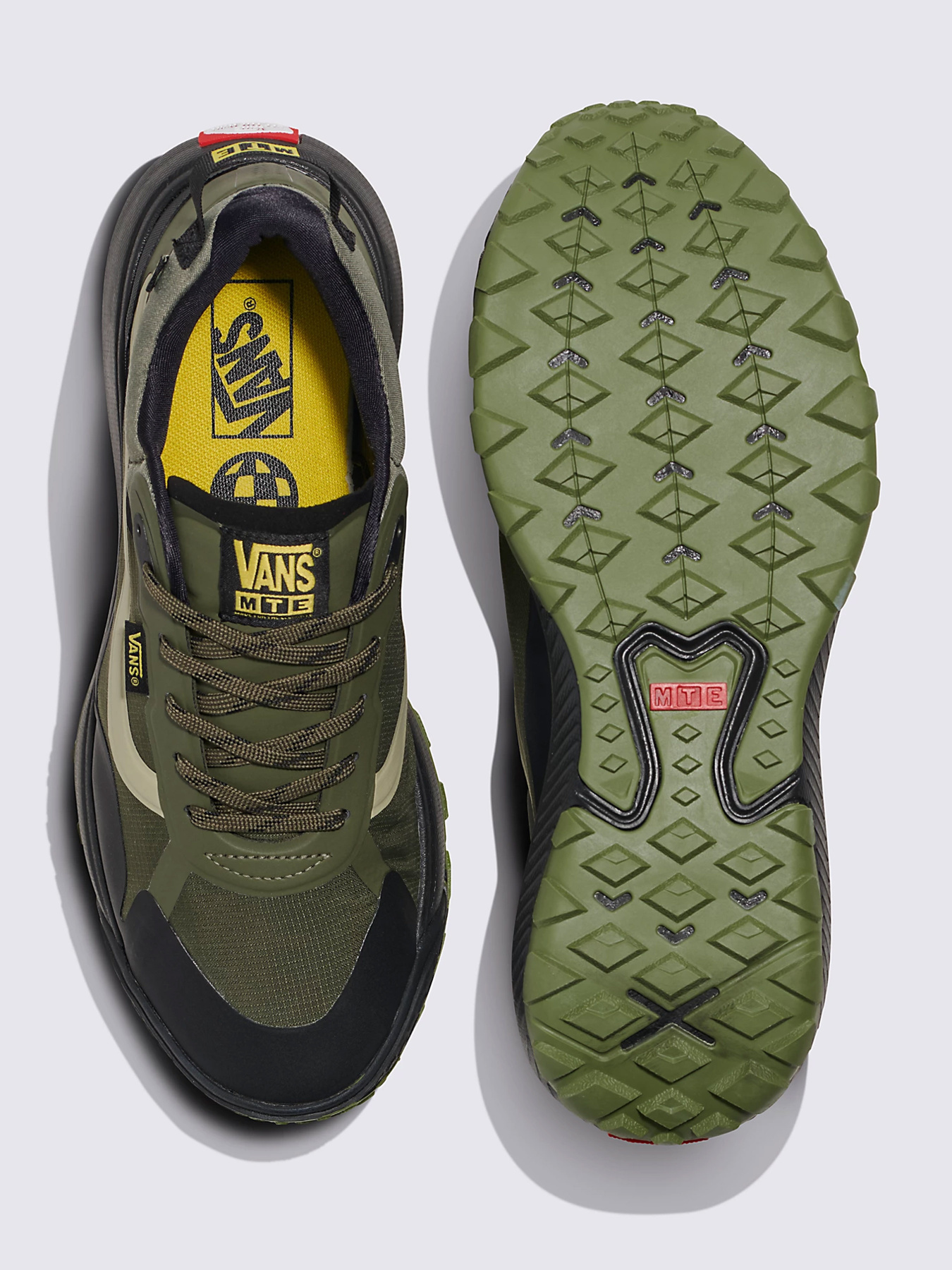 Кроссовки Vans модель VN000CVUOLV1 Фото