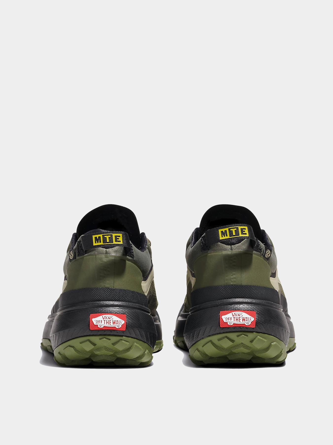 Кроссовки Vans модель VN000CVUOLV1 Фото