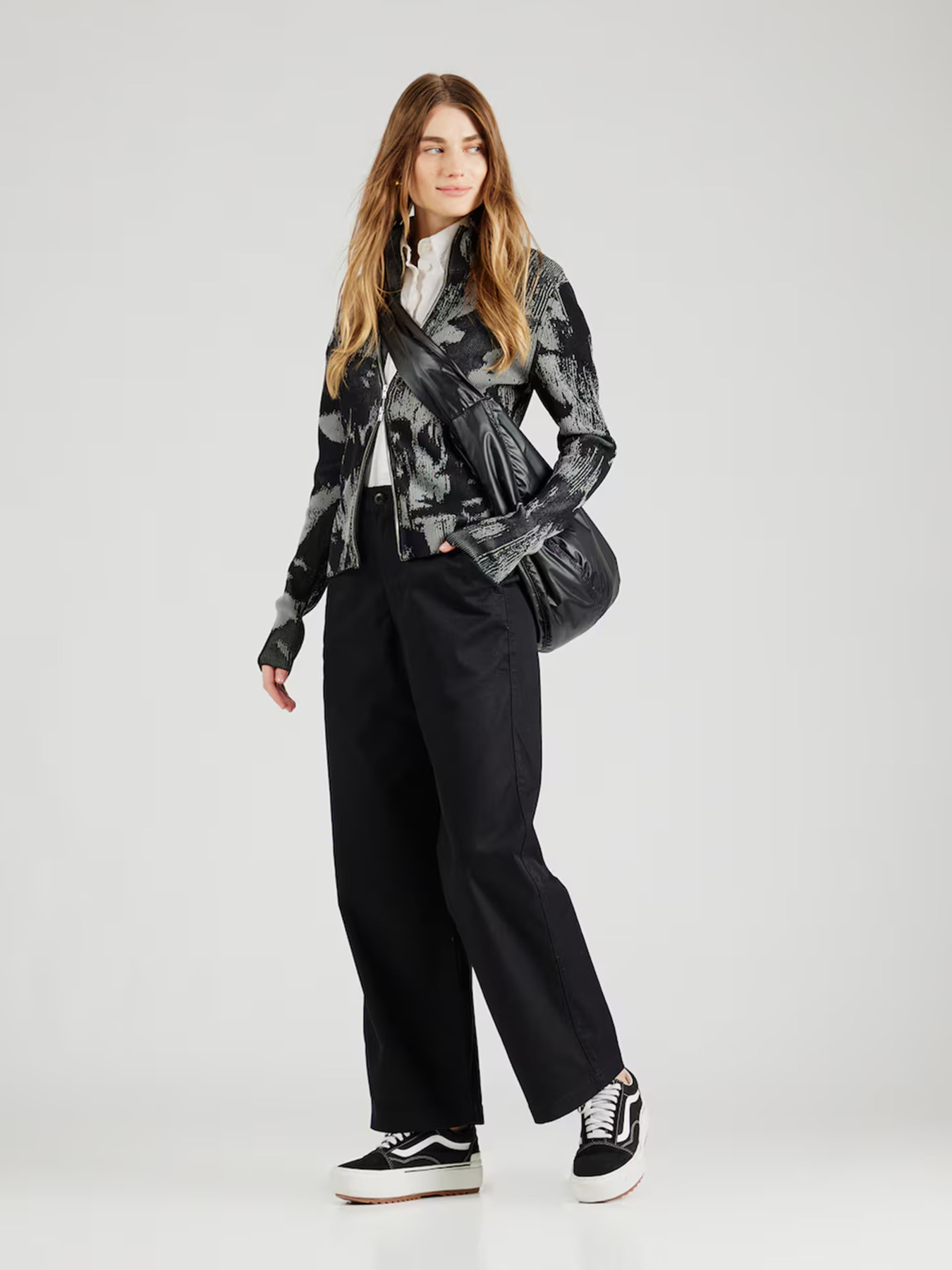 Брюки Vans модель VN000HGKBLK1 Фото