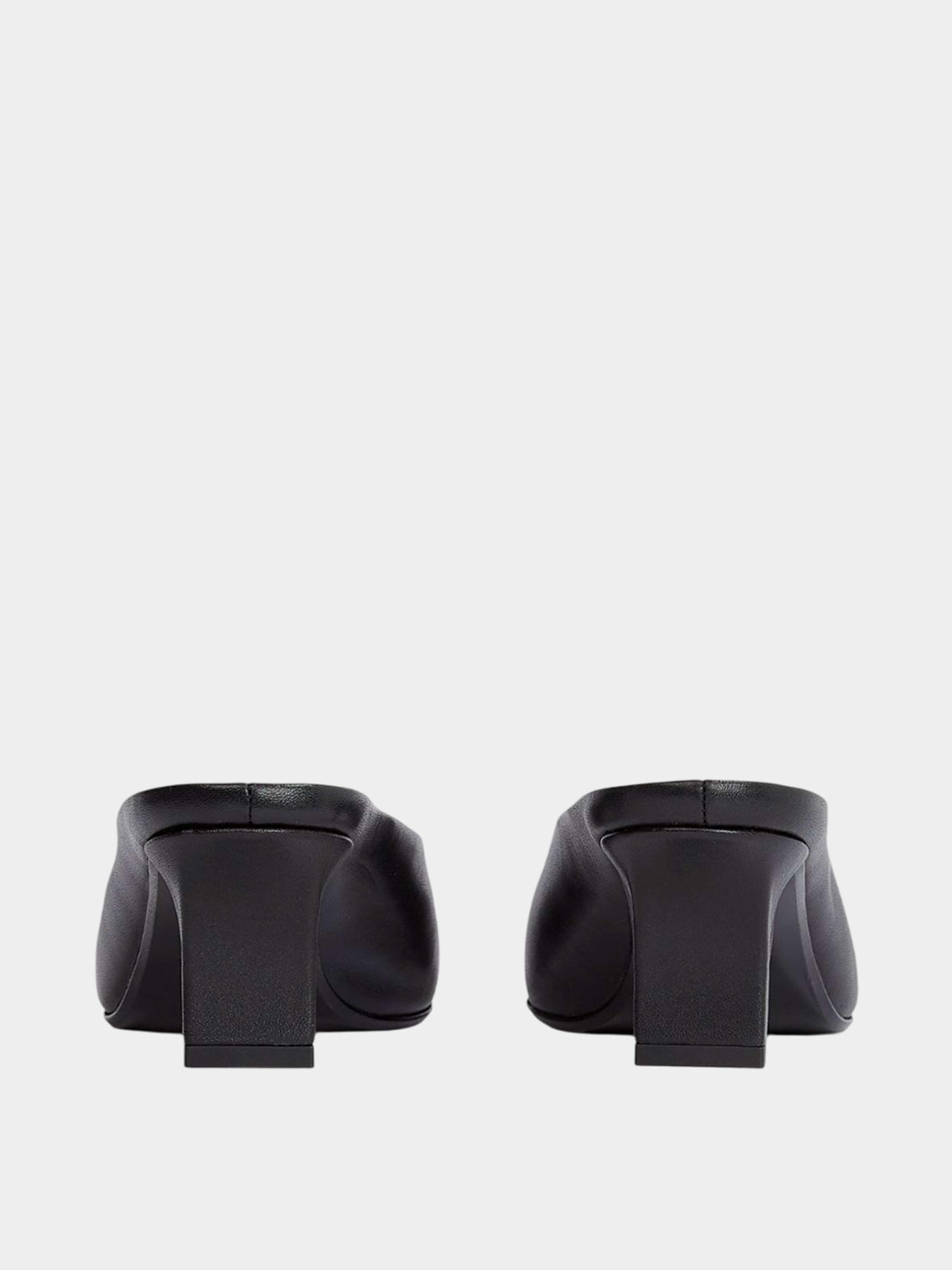 Шлёпанцы Calvin Klein модель HW0HW02332-BEH Фото