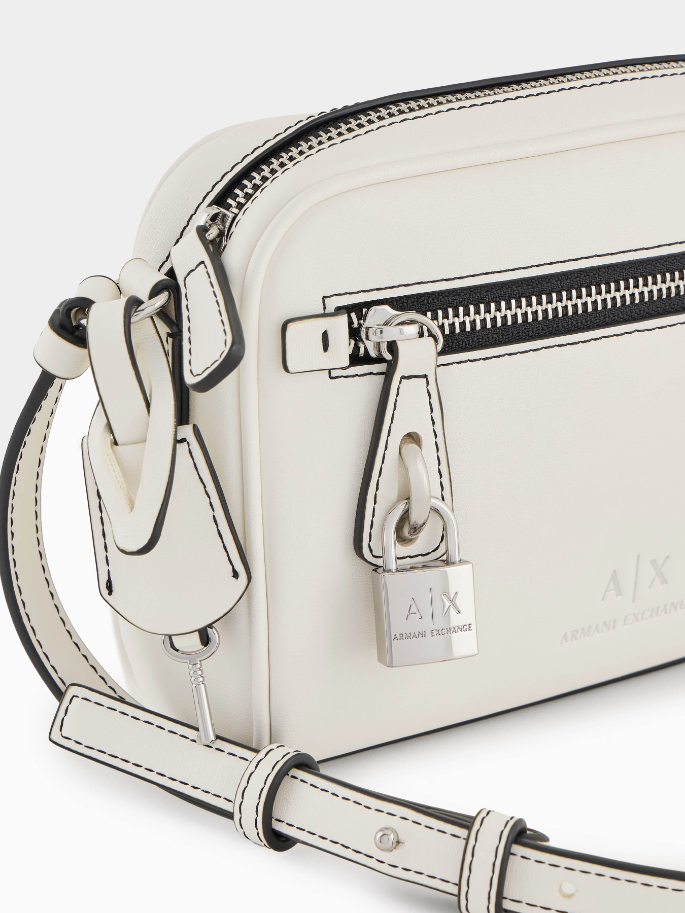 Сумки Armani Exchange модель XW000303-AF12040-F0003 Фото