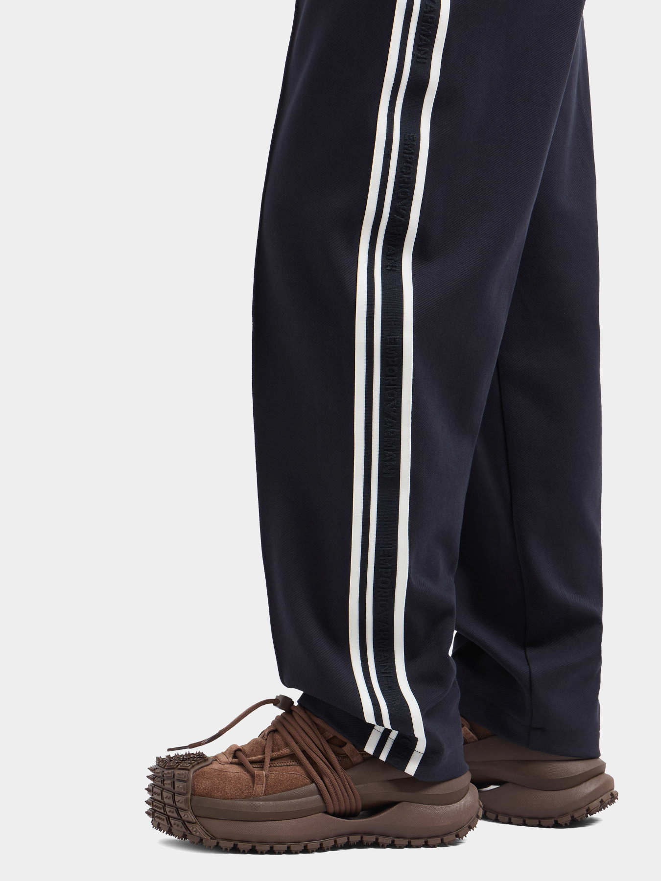 Брюки Emporio Armani модель EM001111-AF13488-UB118 Фото