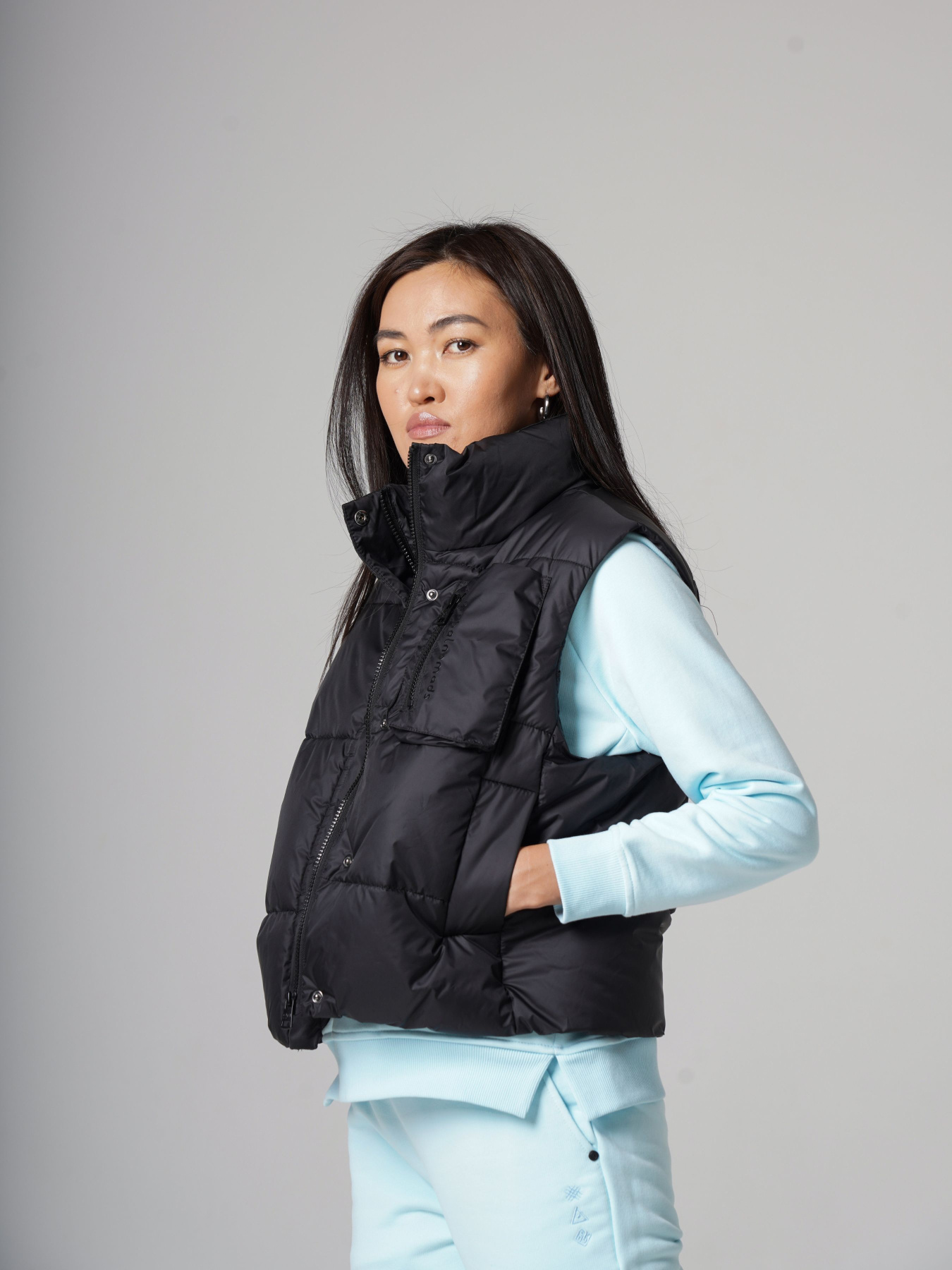 Худи и свитшоты GLOBAL NOMADS модель W_VEST_1 Фото
