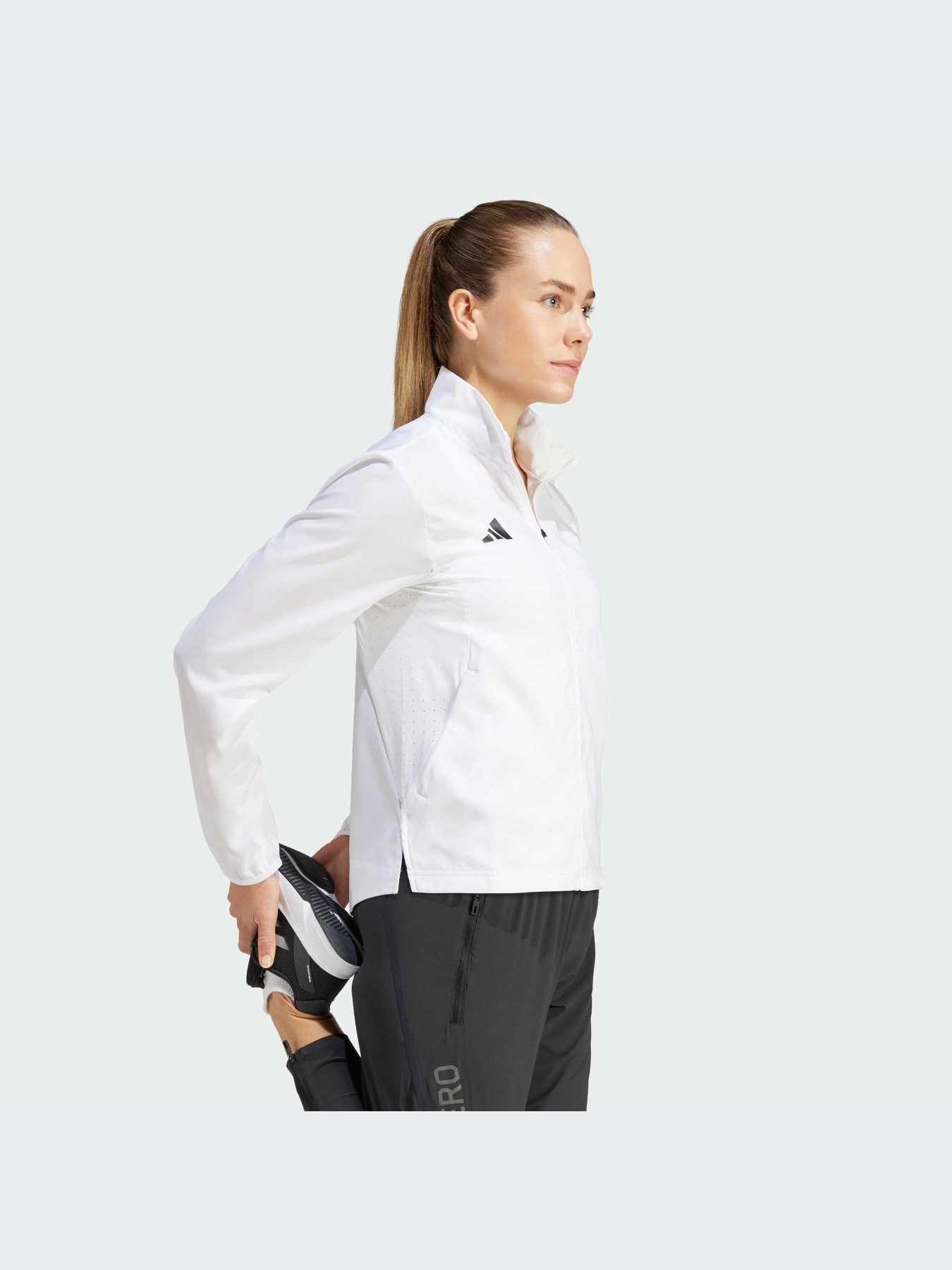 Куртки и дубленки Adidas модель IT7596-KZ Фото