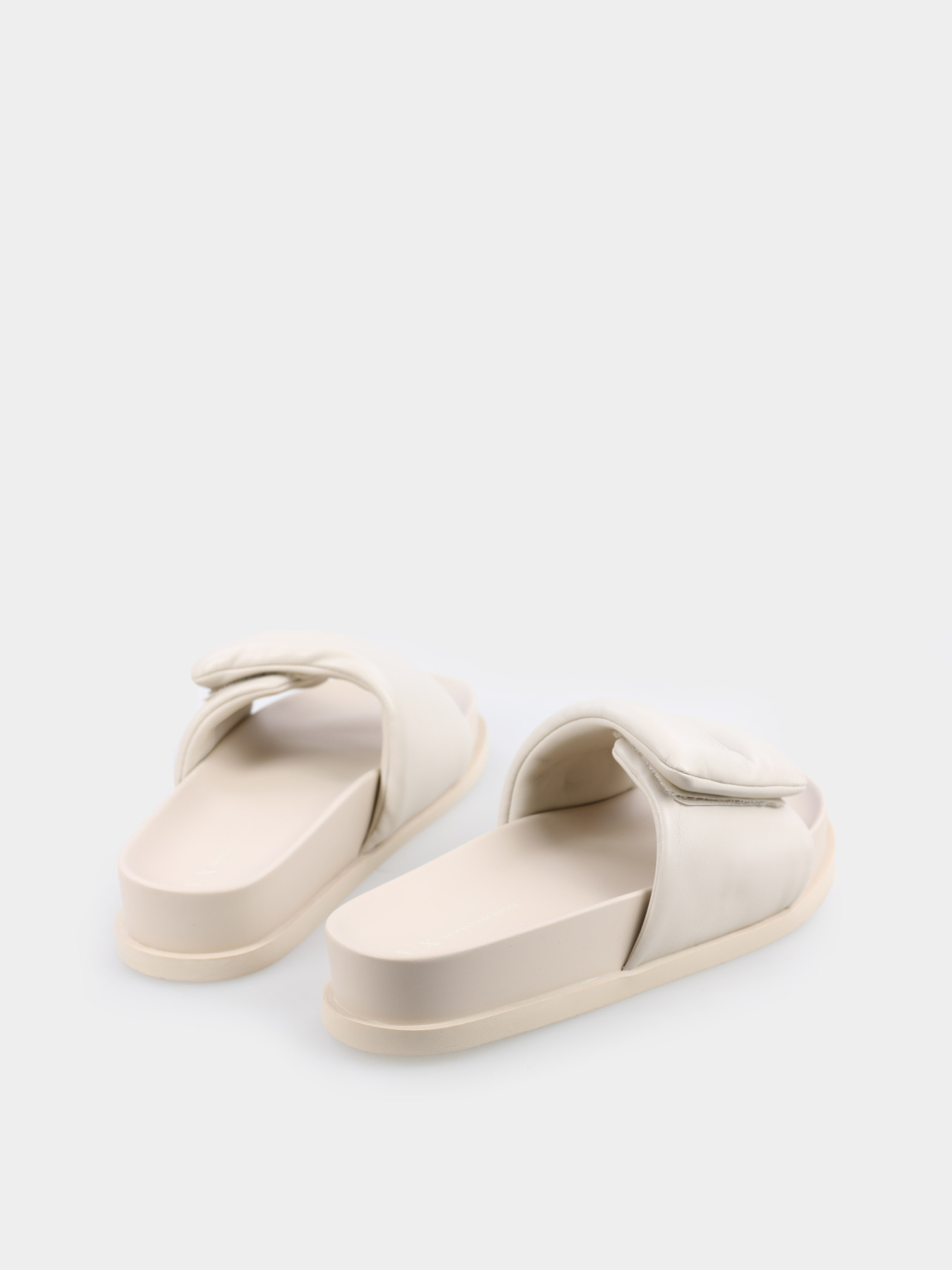 Шлёпанцы Armani Exchange модель XDP061-XV926-01819 Фото