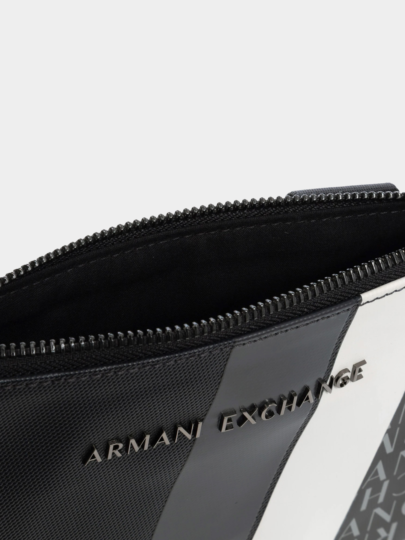 Сумки Armani Exchange модель XM000164-AF11935-MB051 Фото
