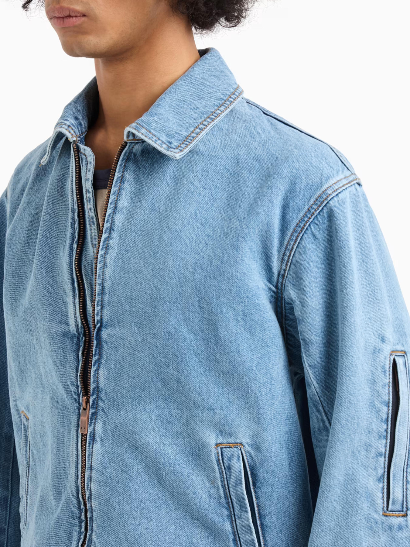 Куртки и дубленки Armani Exchange модель XM000383-AF13367-MB003 Фото