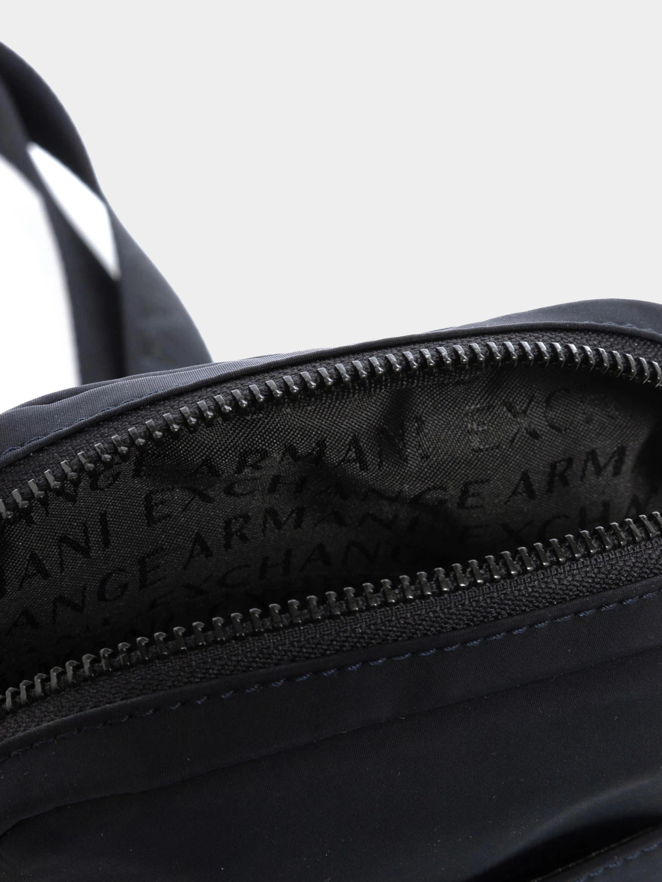 Сумки Armani Exchange модель XM000682-AF12908-UB101 Фото