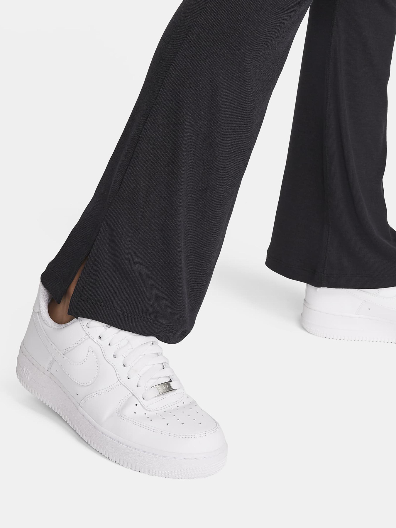 Брюки NIKE модель FQ2113-010 Фото