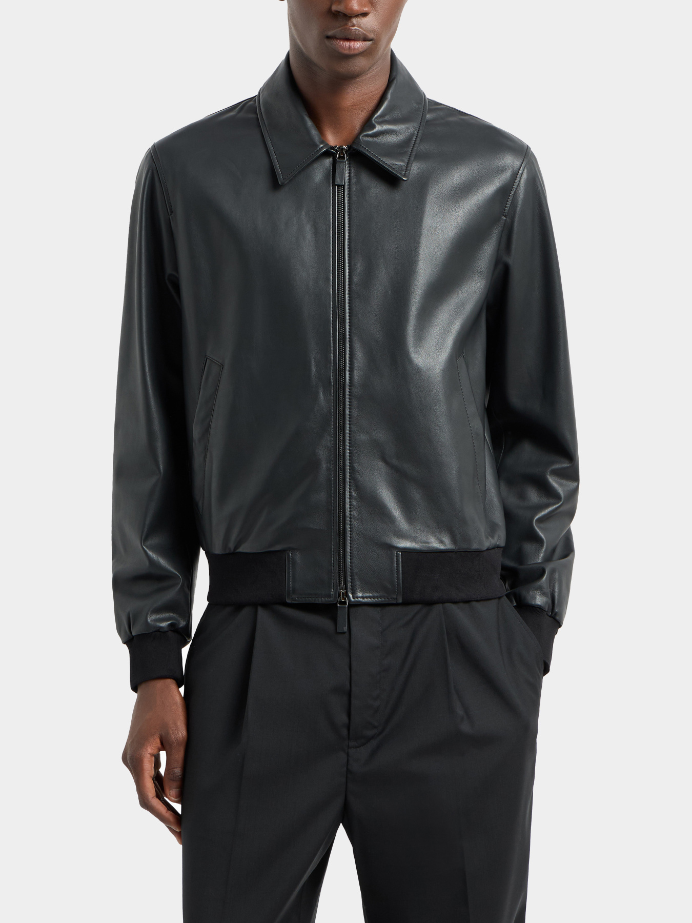 Куртки и дубленки Emporio Armani модель EM001889-AF15420-UC001 Куртки и дубленки Emporio Armani модель EM001889-AF15420-UC001 Фото
