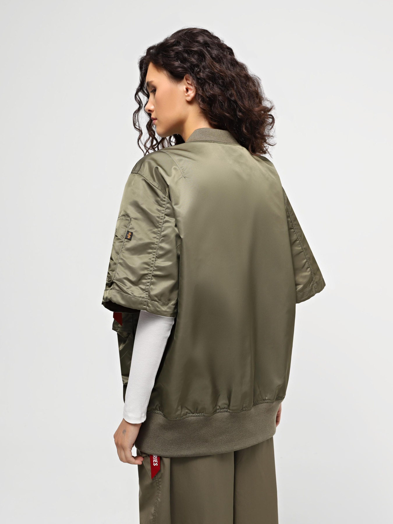 Куртки и дубленки Alpha Industries модель UJL54000C1_359 Куртки и дубленки Alpha Industries модель UJL54000C1_359 Фото