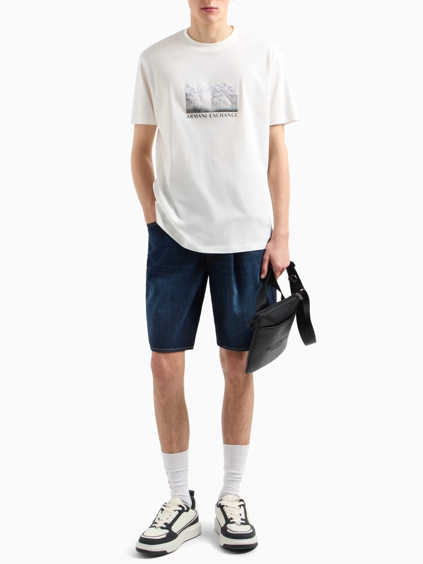 Шорты Armani Exchange модель XM000073-AF13089-MB010 Фото