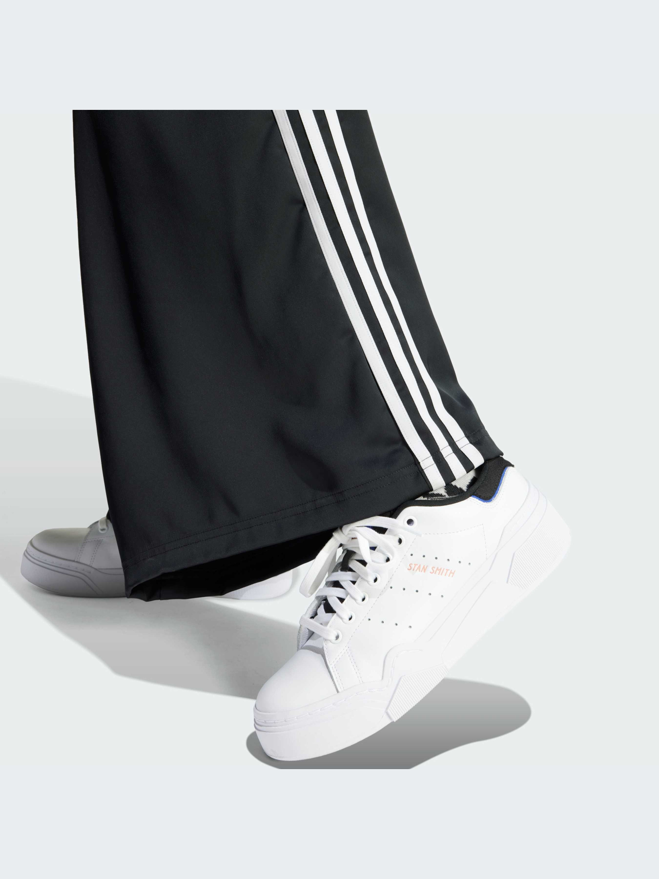 Брюки Adidas Adicolor модель IU2520-KZ Фото