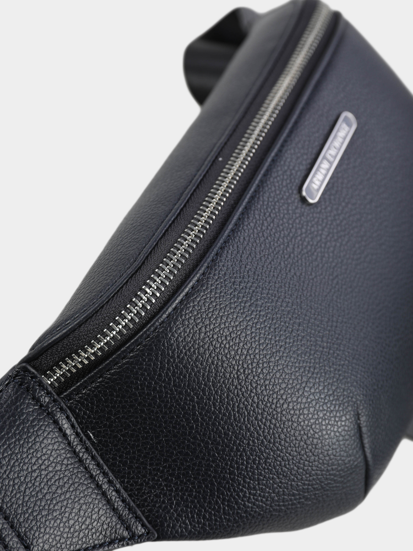 Сумки Armani Exchange модель XM000848-AF12134-UB101 Фото