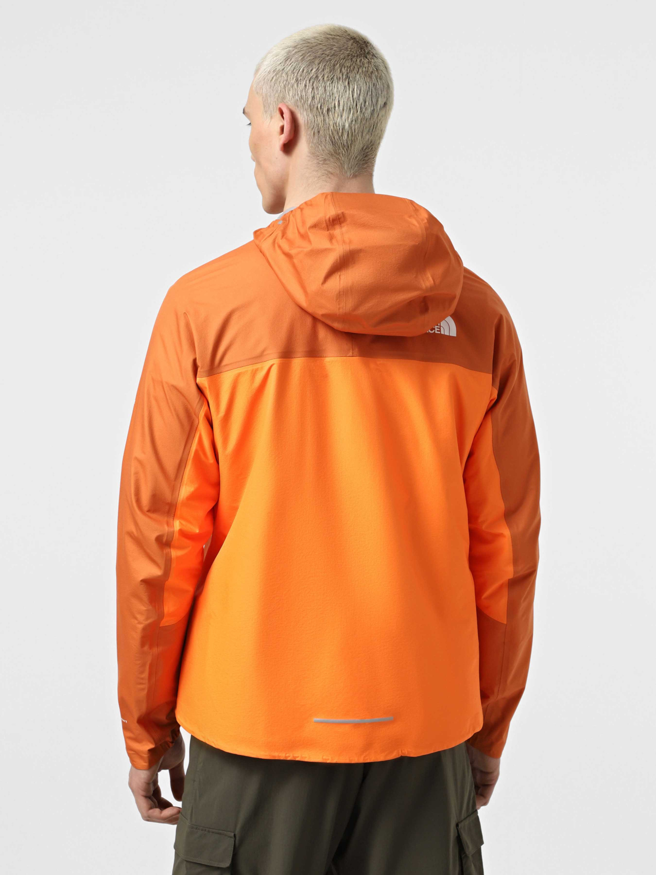 Куртки и дубленки The North Face Futurelight™ модель NF0A86WG58B1 Фото