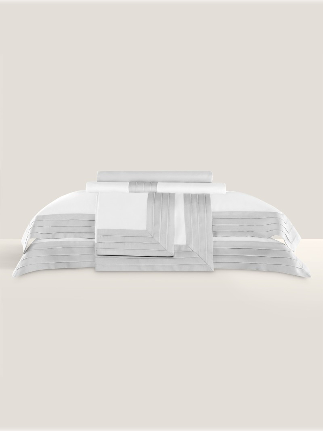 Комплект постельного белья Эдем бел/сер 145х200/200х230/50х70 TOGAS модель 1006.00837 Фото