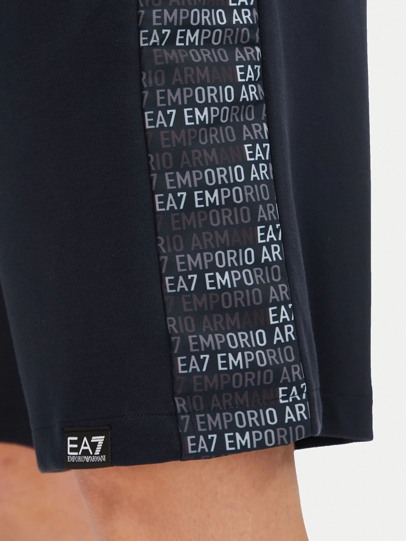 Шорты EA7 модель 7M000217-AF12660-UB102 Фото