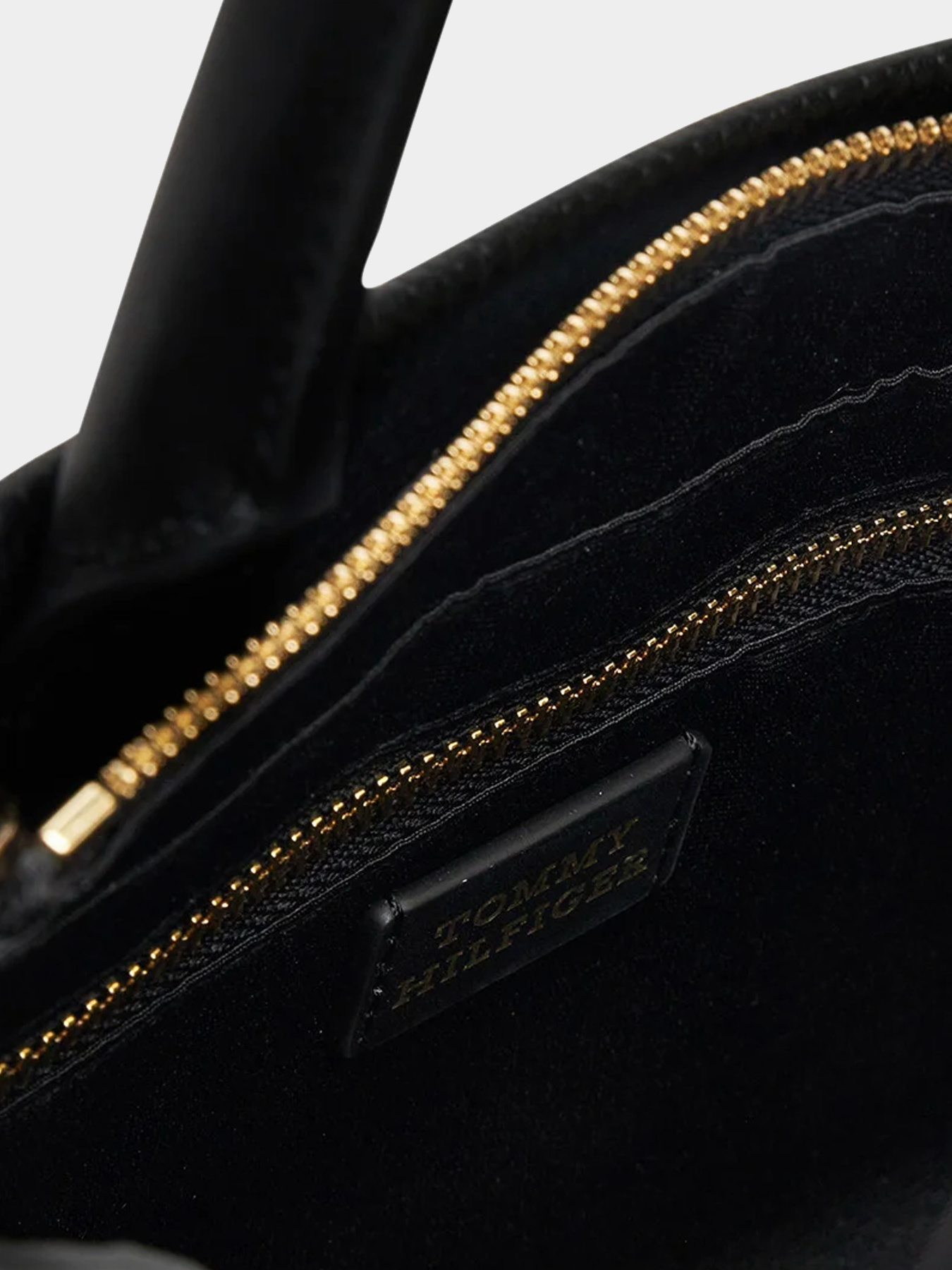 Сумки Tommy Hilfiger модель AW0AW17188-BDS Фото