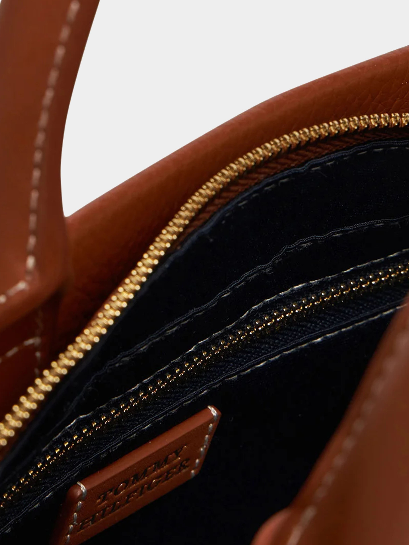 Сумки Tommy Hilfiger модель AW0AW17188-GPA Фото