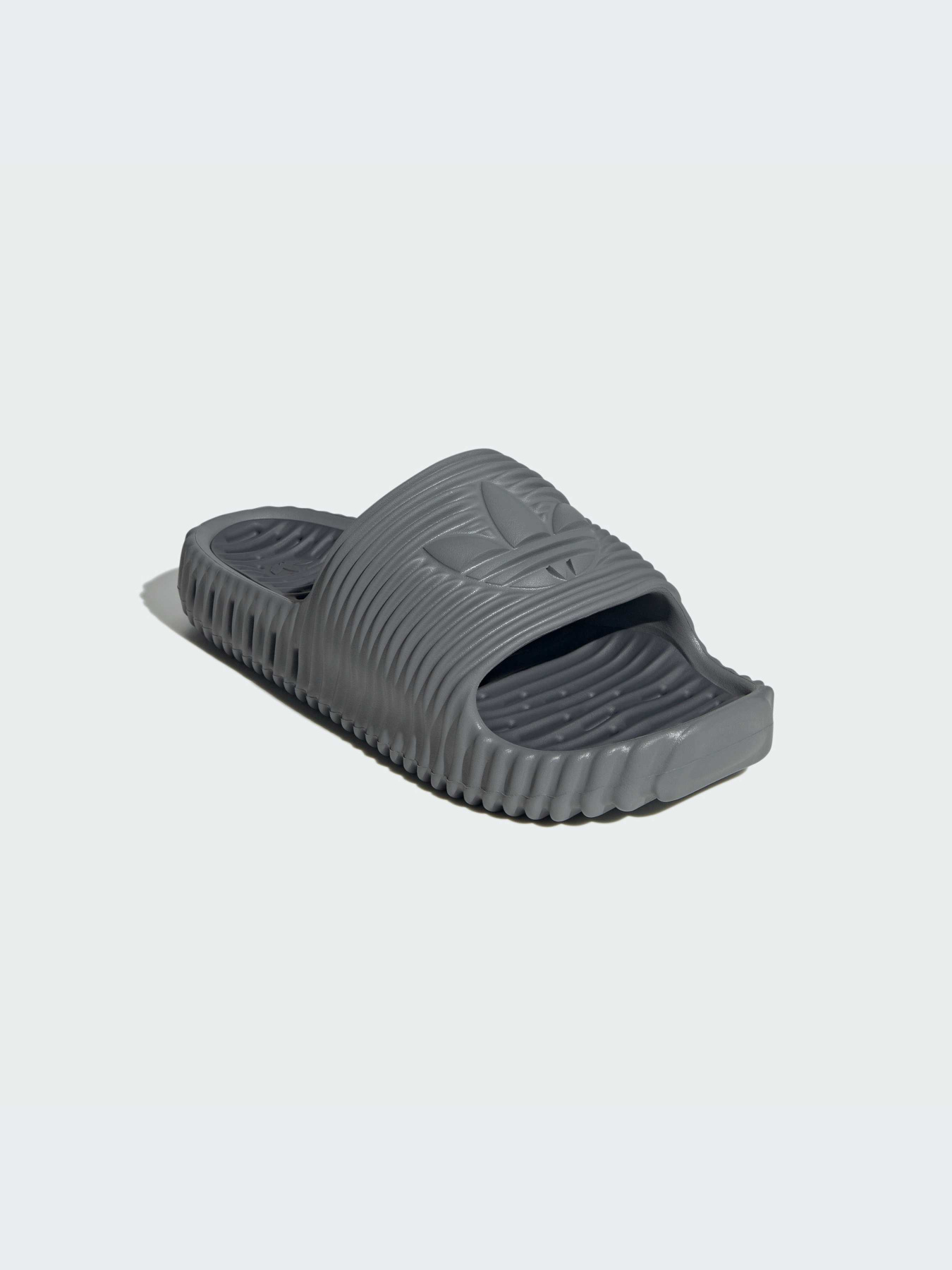 Шлёпанцы Adidas Adilette модель JR3614-KZ Шлёпанцы Adidas Adilette модель JR3614-KZ Фото