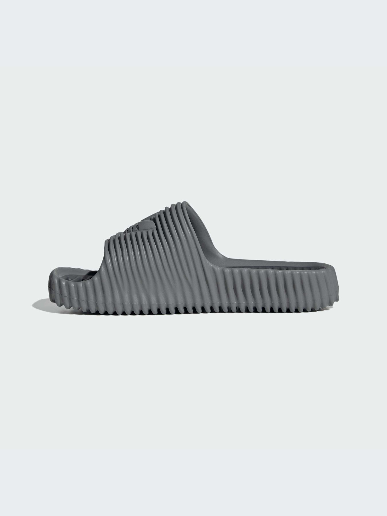 Шлёпанцы Adidas Adilette модель JR3614-KZ Шлёпанцы Adidas Adilette модель JR3614-KZ Фото