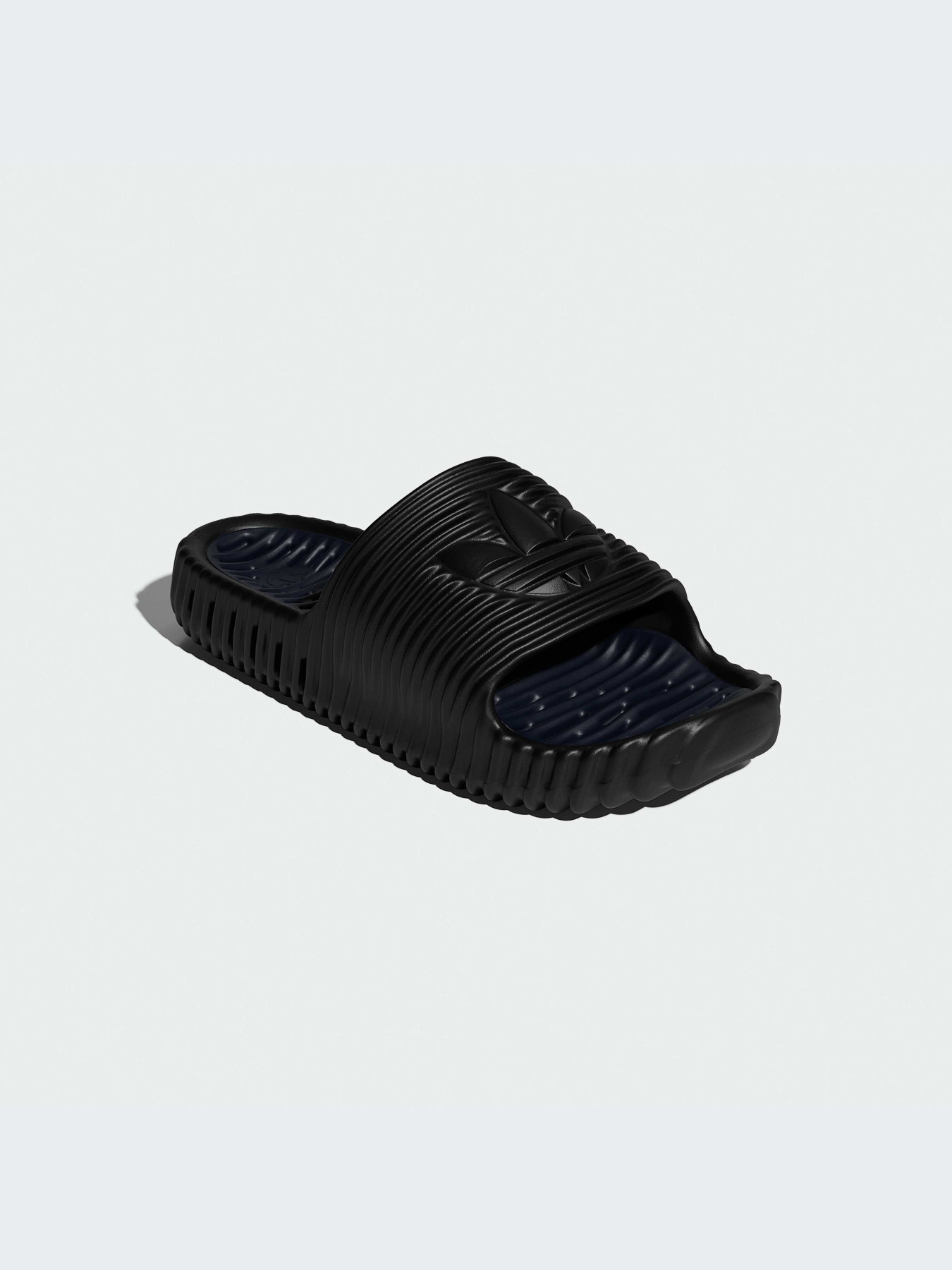 Шлёпанцы Adidas Adilette модель JR3613-KZ Шлёпанцы Adidas Adilette модель JR3613-KZ Фото