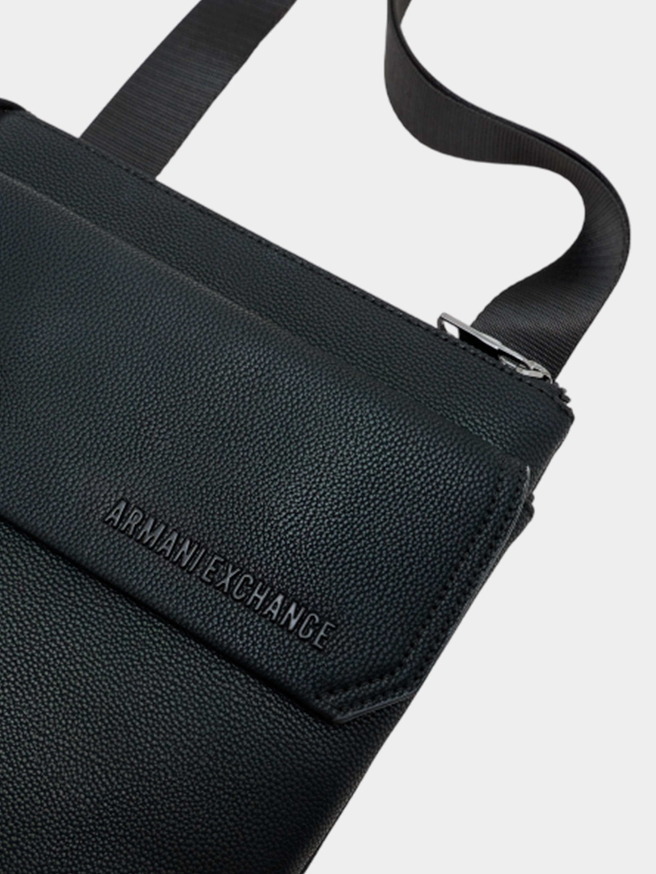 Сумки Armani Exchange модель XM001598-AF17090-UC001 Фото