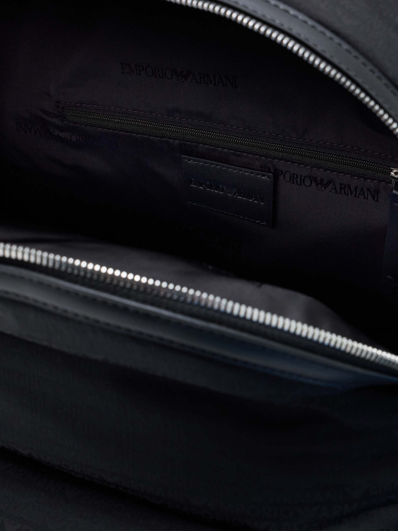 Рюкзаки Emporio Armani модель EM002790-AF14637-UC001 Фото
