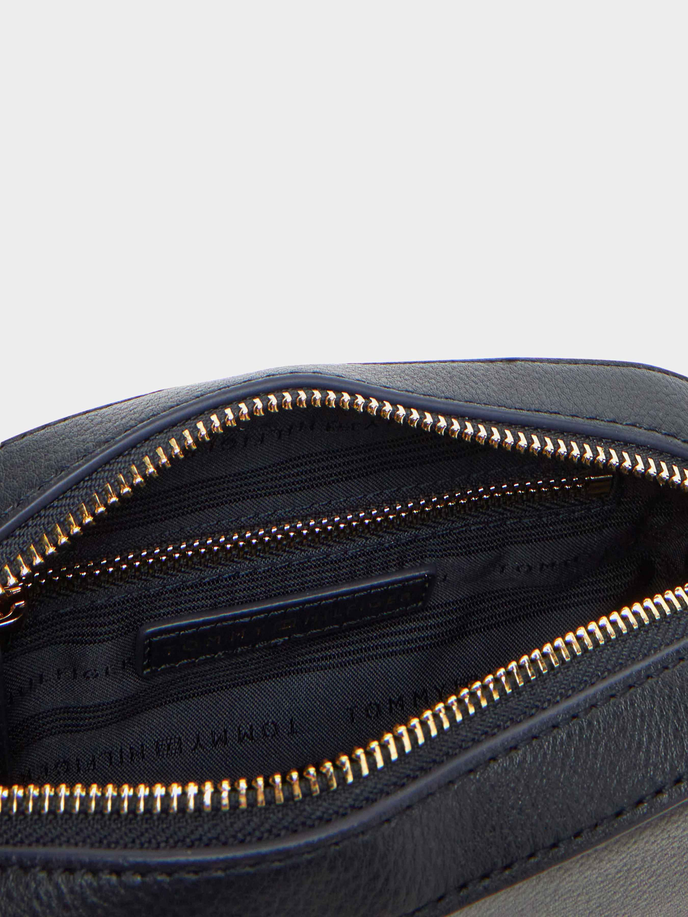 Сумки Tommy Hilfiger модель AW0AW17450-DW6 Фото