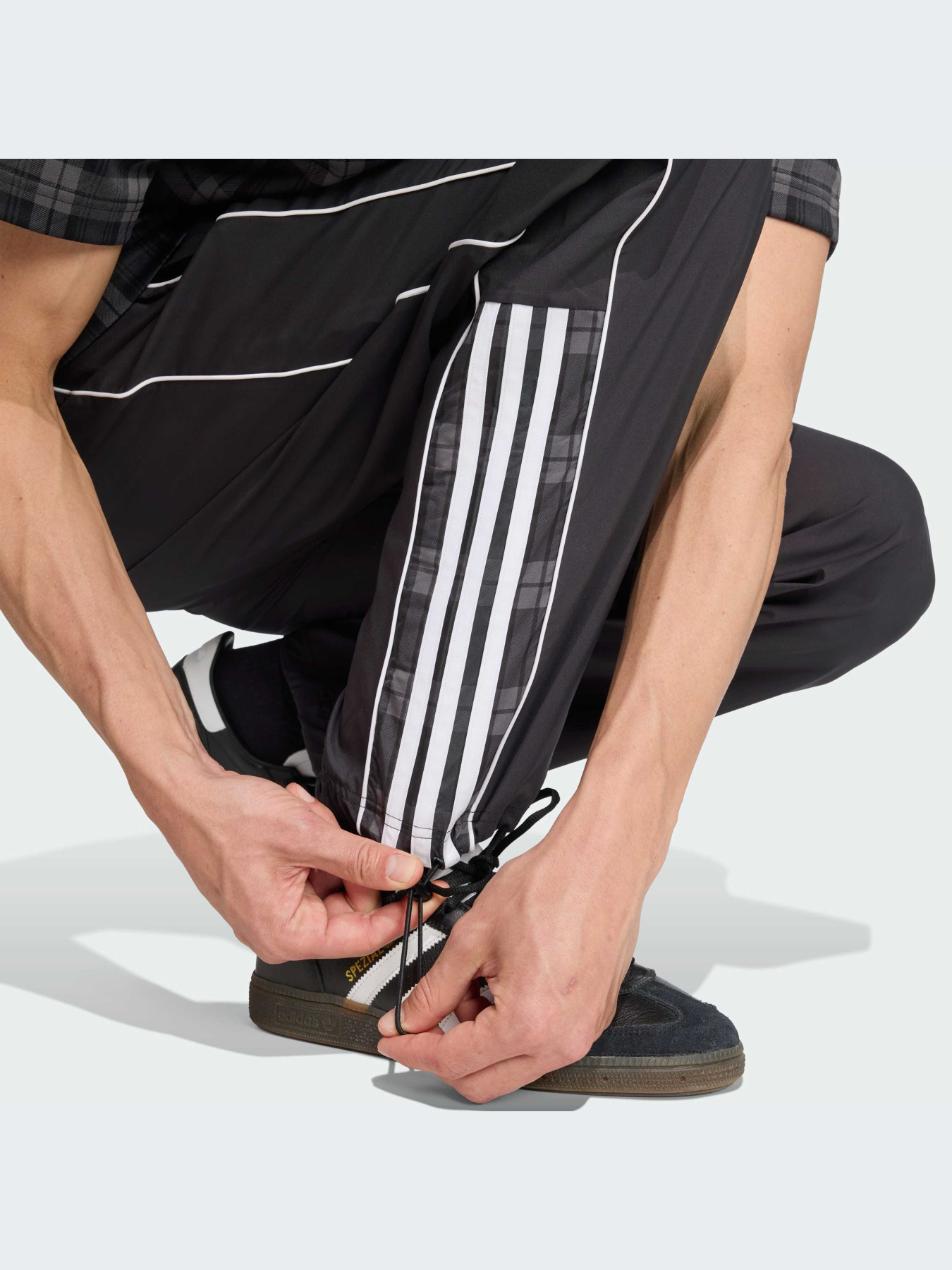 Брюки Adidas Graphics модель JV7733-KZ Фото