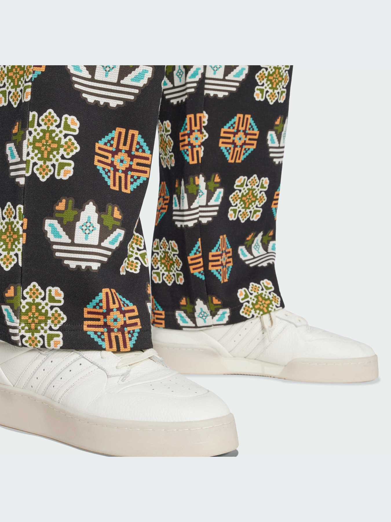 Брюки Adidas Graphics модель JW3503-KZ Фото
