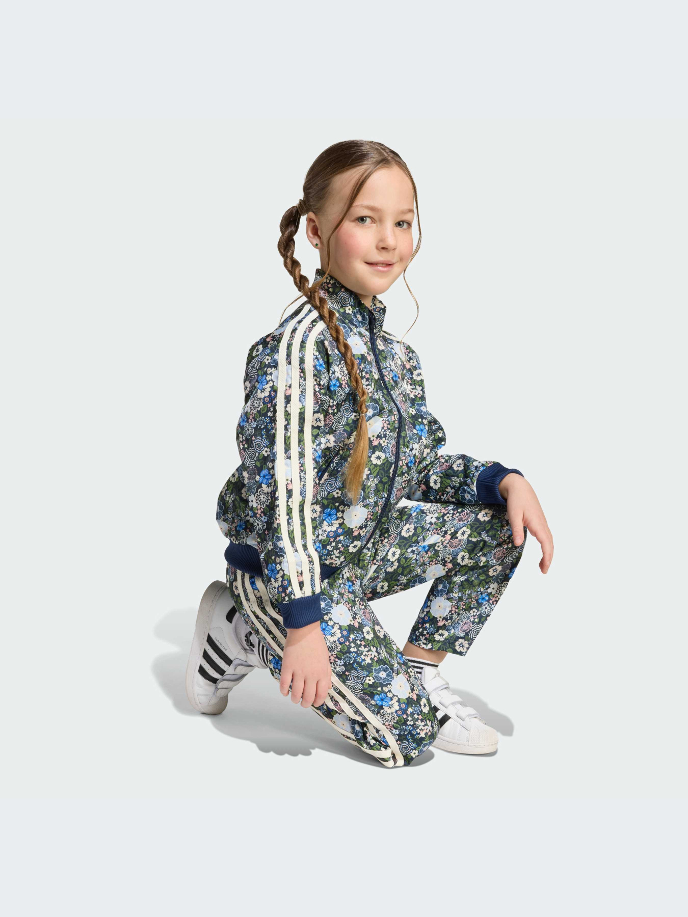 Костюмы Adidas Graphics модель JV7724-KZ Костюмы Adidas Graphics модель JV7724-KZ Фото