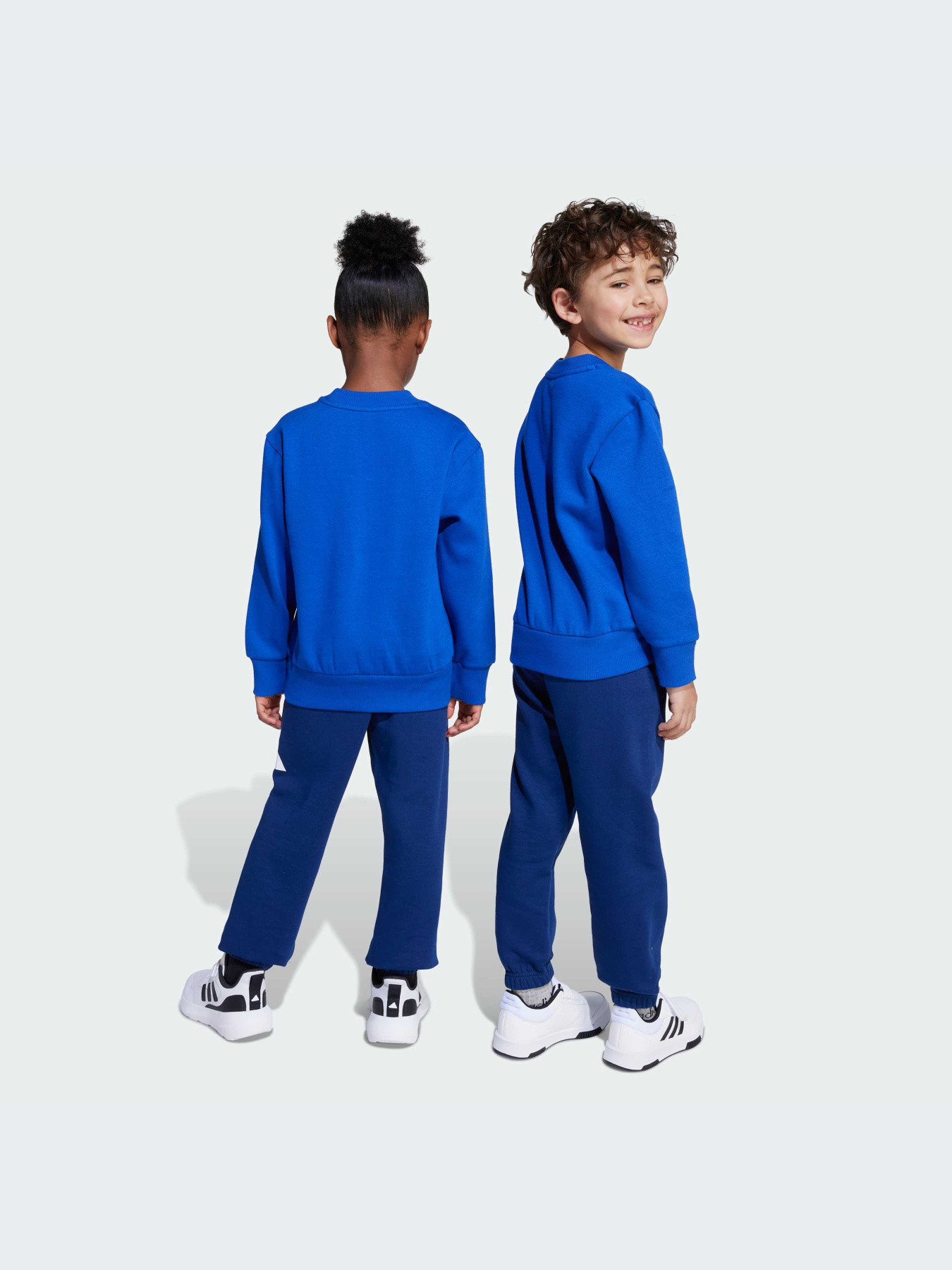 Костюмы Adidas модель JM0881-KZ Костюмы Adidas модель JM0881-KZ Фото