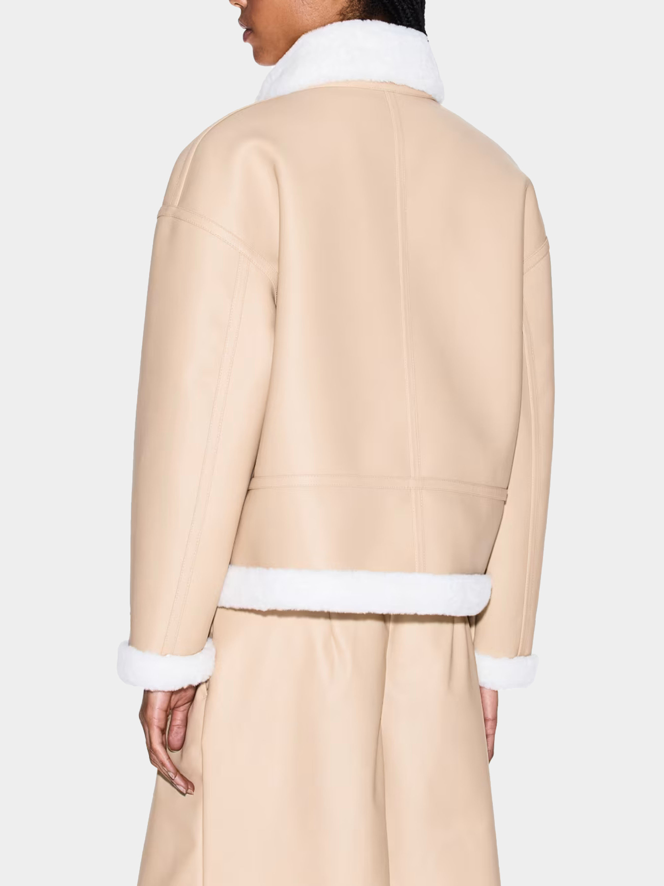 Шубы и дубленки Armani Exchange модель XW000713-AF16389-U1051 Фото