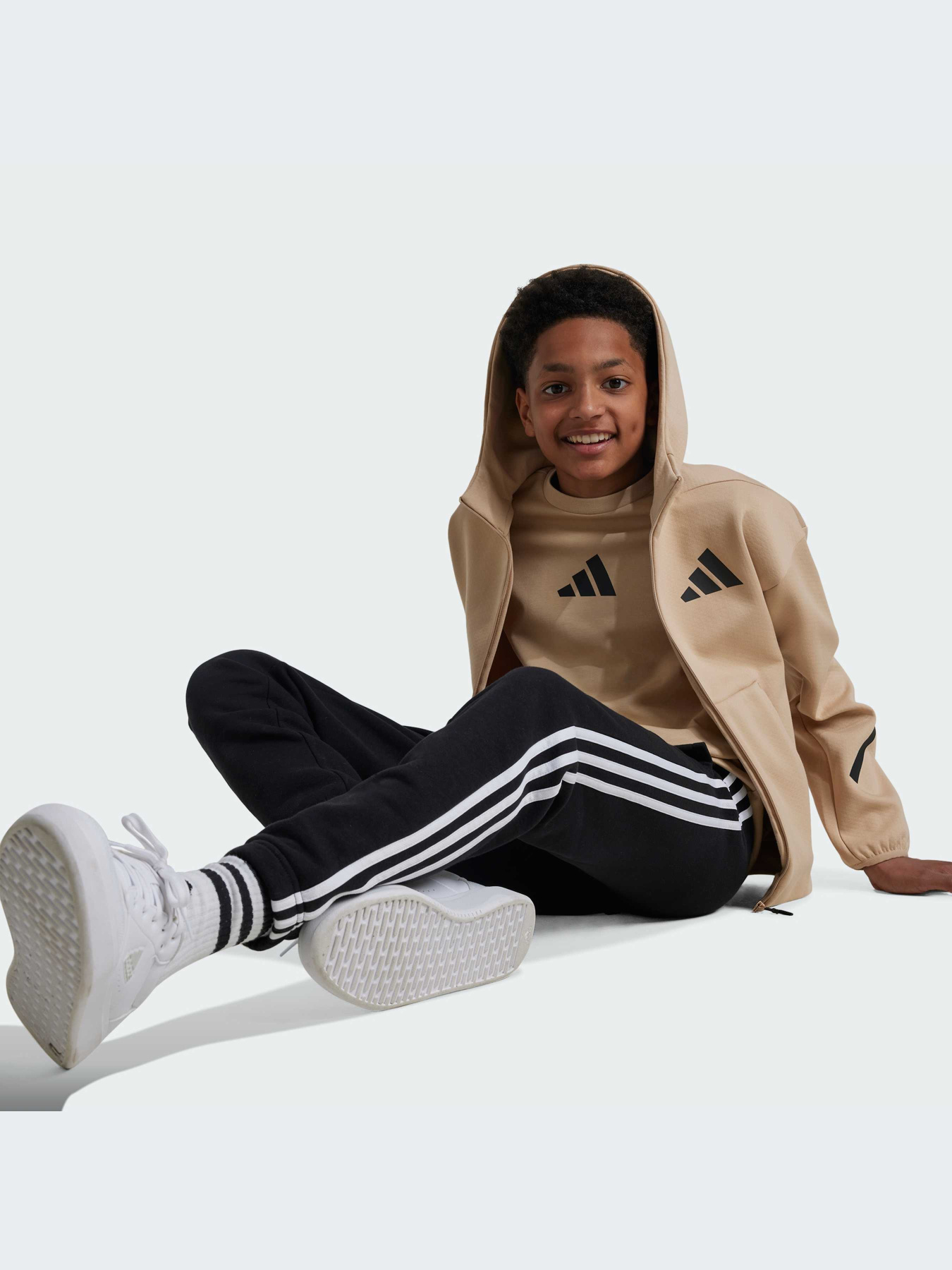 Худи и свитшоты Adidas ZNE модель JF2495-KZ Худи и свитшоты Adidas ZNE модель JF2495-KZ Фото