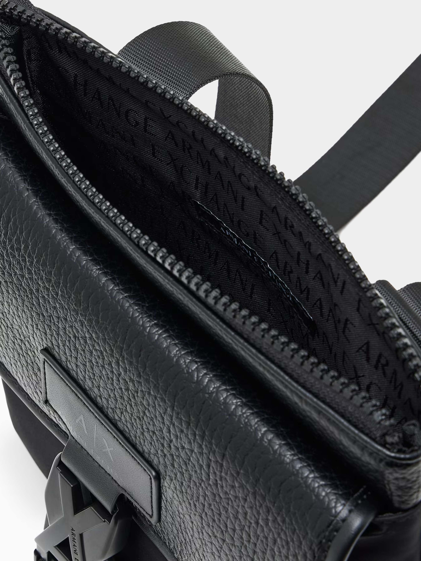 Сумки Armani Exchange модель XM002001-AF17207-MC105 Фото