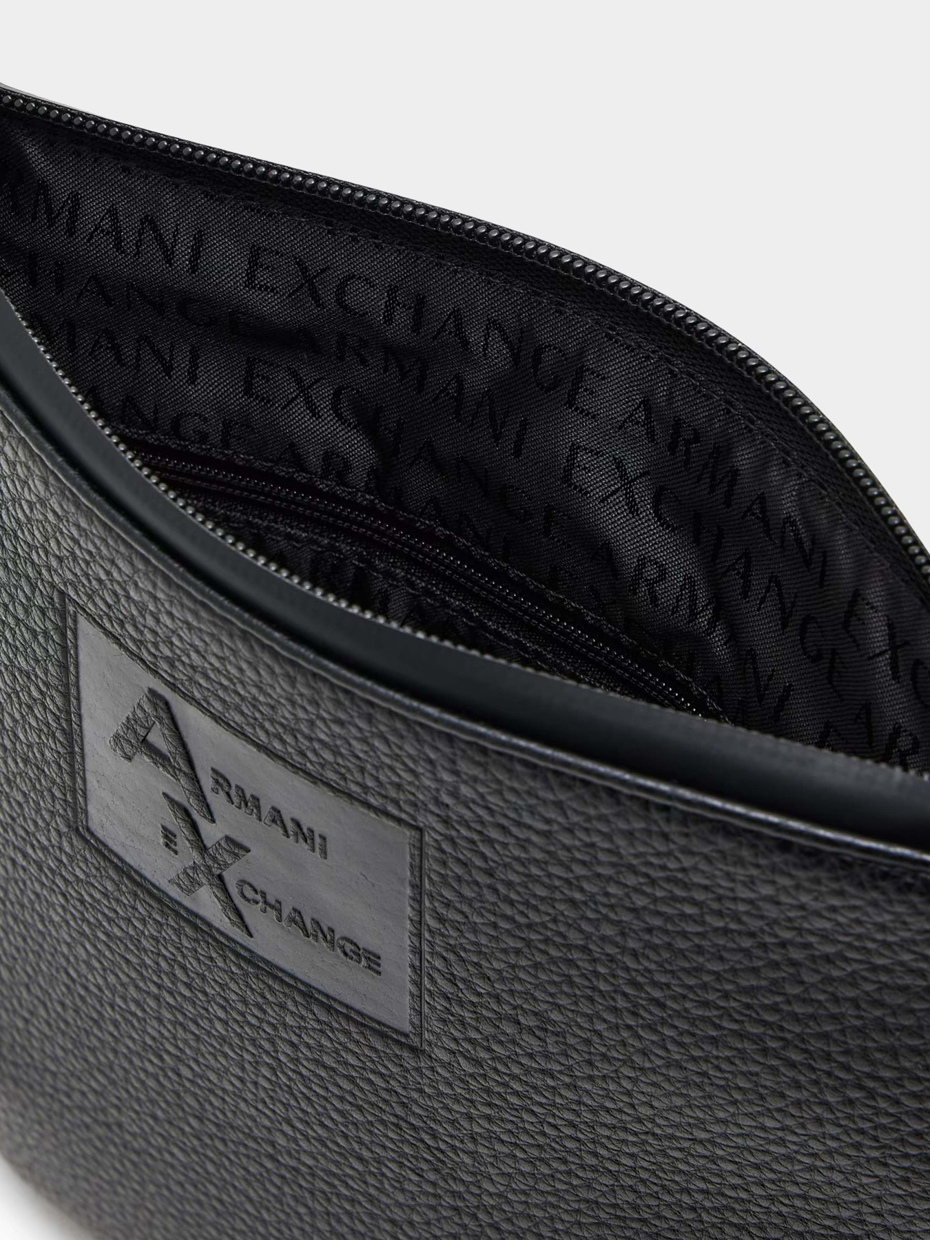 Сумки Armani Exchange модель XM001619-AF17210-UC001 Фото