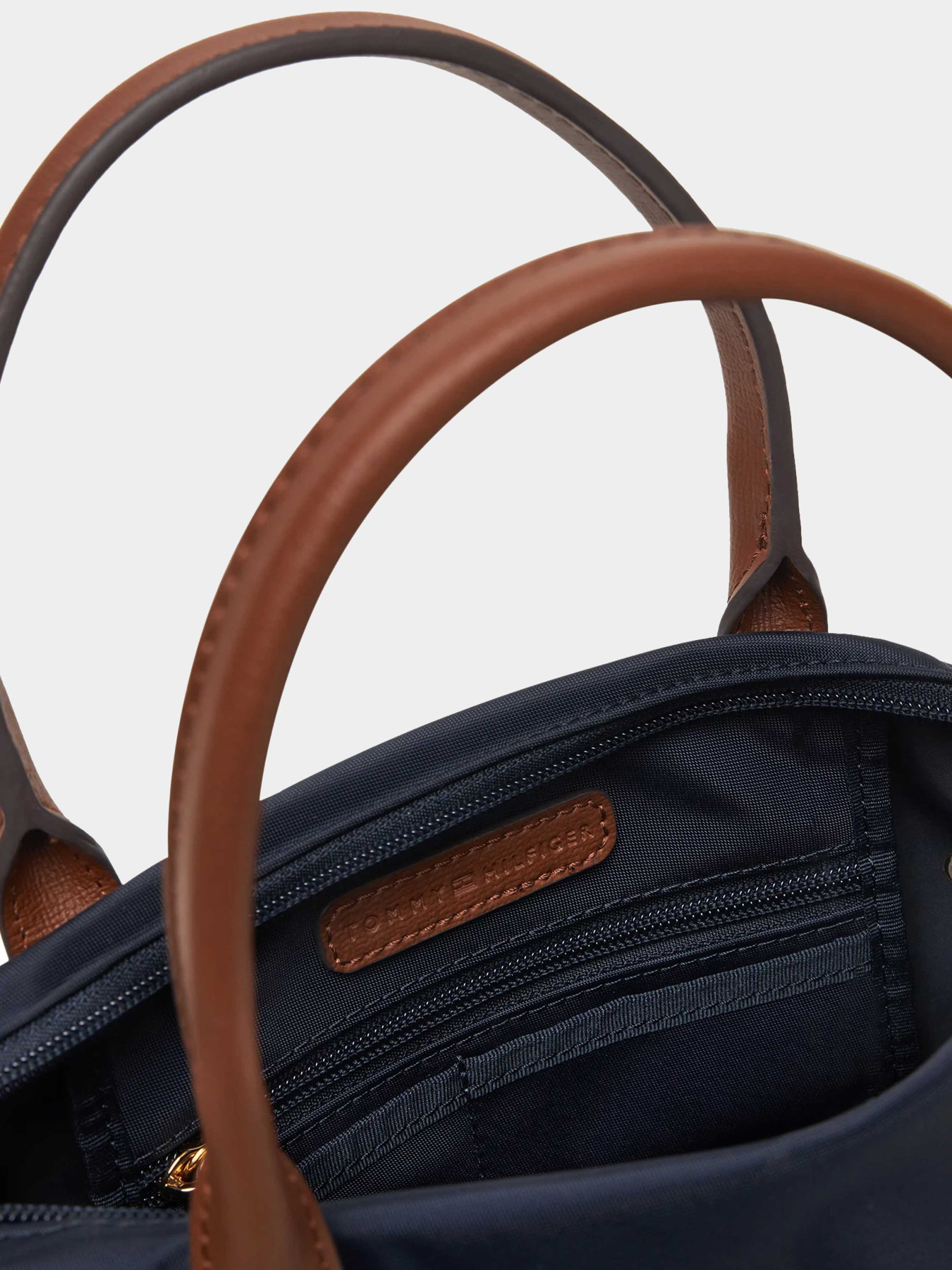 Сумки Tommy Hilfiger модель AW0AW17709-DW6 Фото