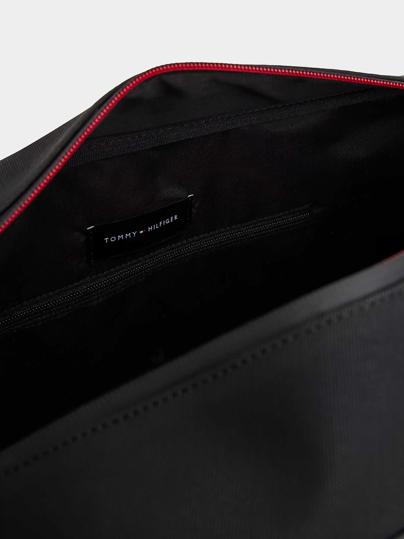 Дорожные сумки и чемоданы Tommy Hilfiger модель AM0AM13628-BDS Фото