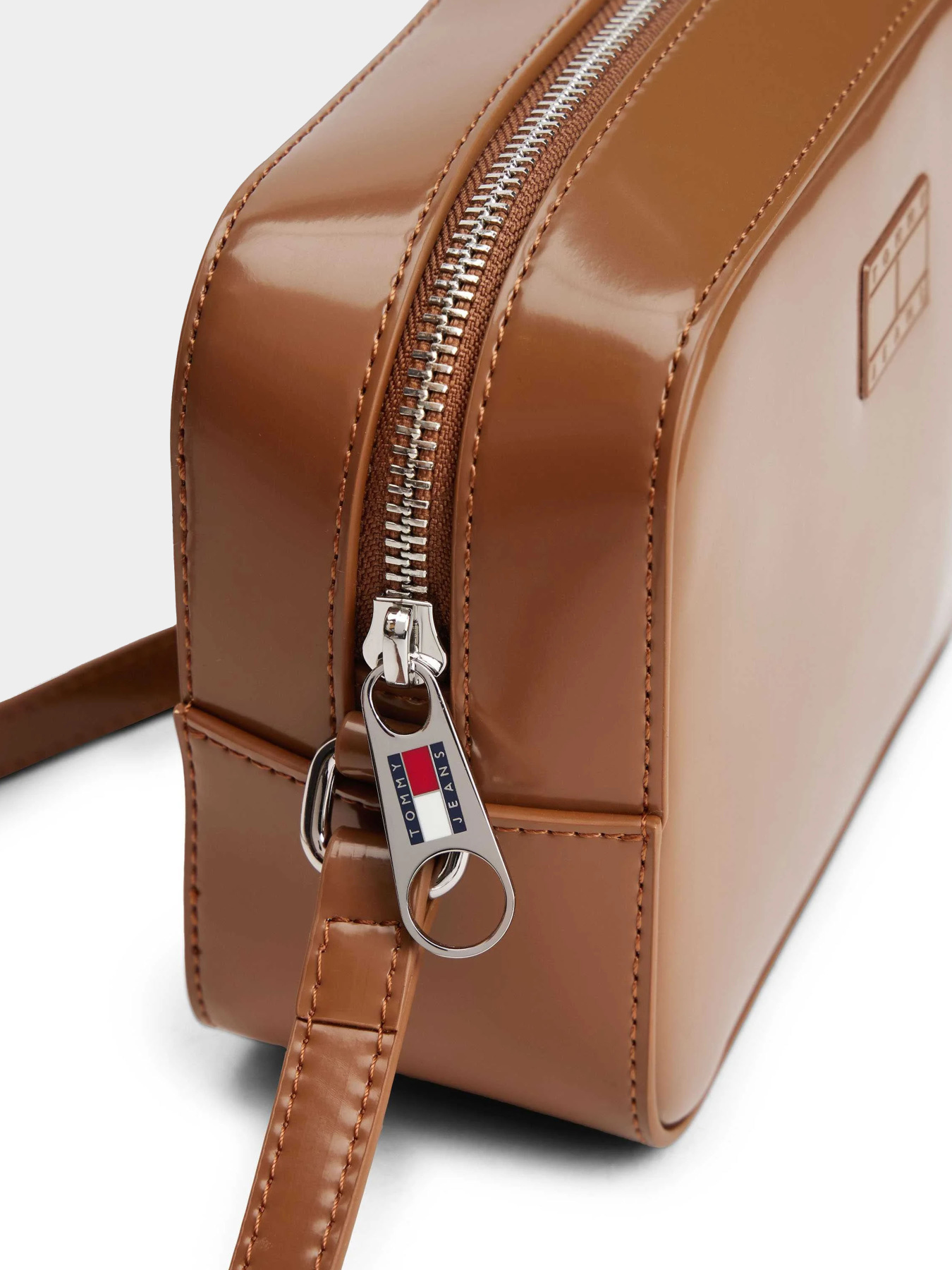 Сумки Tommy Hilfiger модель AW0AW17864-GVP Фото